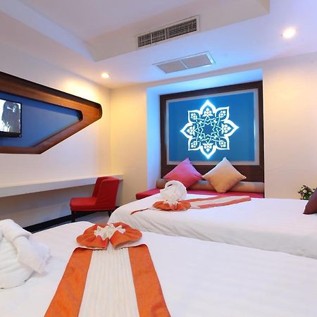 The Royal Palm Beach Front Patong Exterior photo