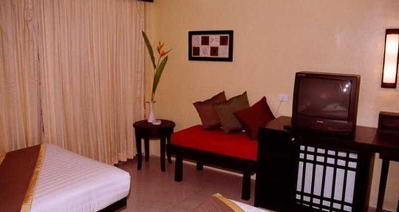 The Royal Palm Beach Front Patong Exterior photo