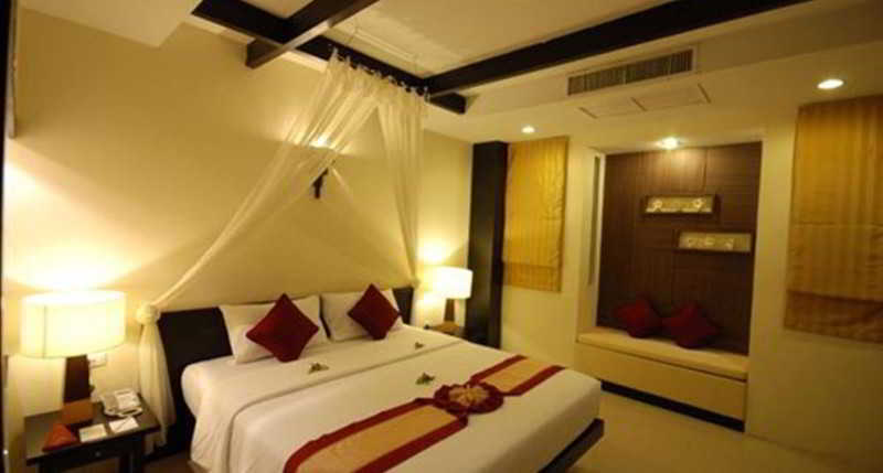The Royal Palm Beach Front Patong Exterior photo