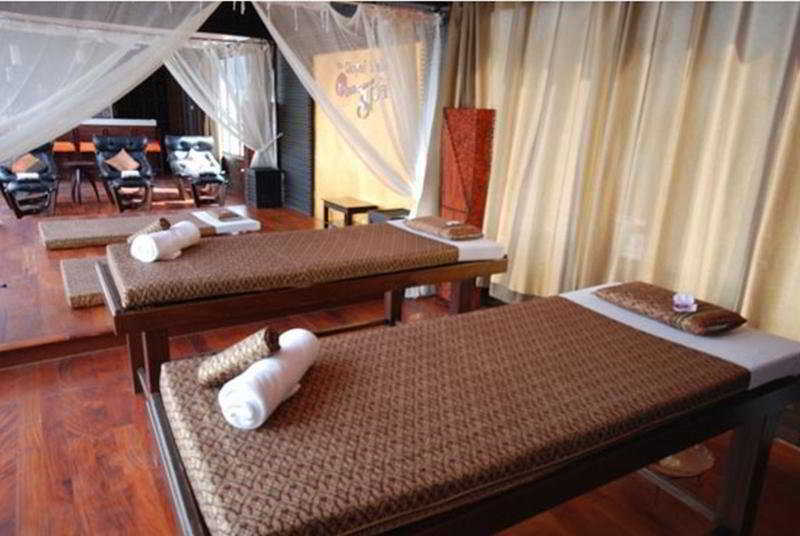 The Royal Palm Beach Front Patong Exterior photo