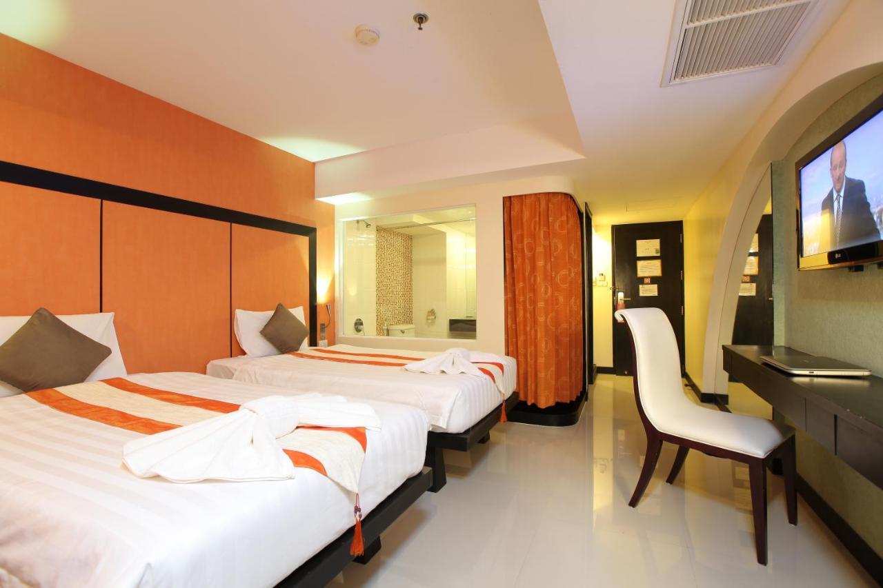The Royal Palm Beach Front Patong Exterior photo