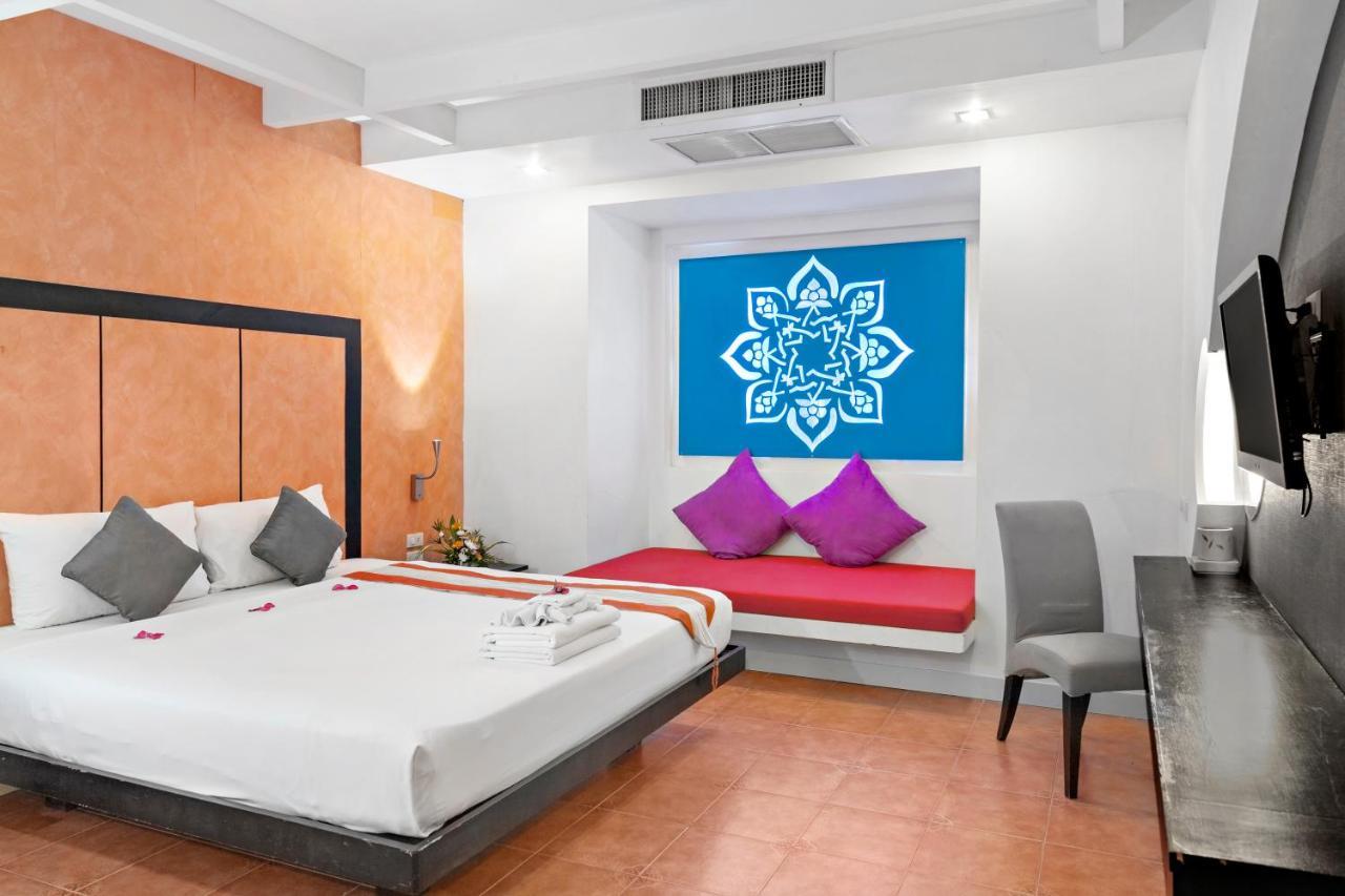 The Royal Palm Beach Front Patong Exterior photo