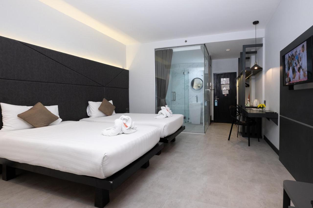 The Royal Palm Beach Front Patong Exterior photo