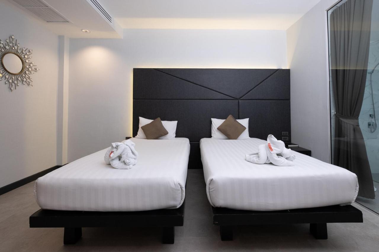 The Royal Palm Beach Front Patong Exterior photo