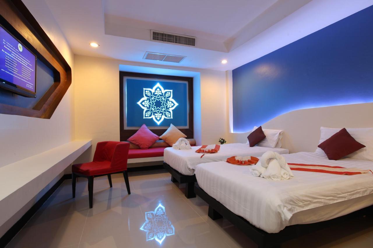 The Royal Palm Beach Front Patong Exterior photo