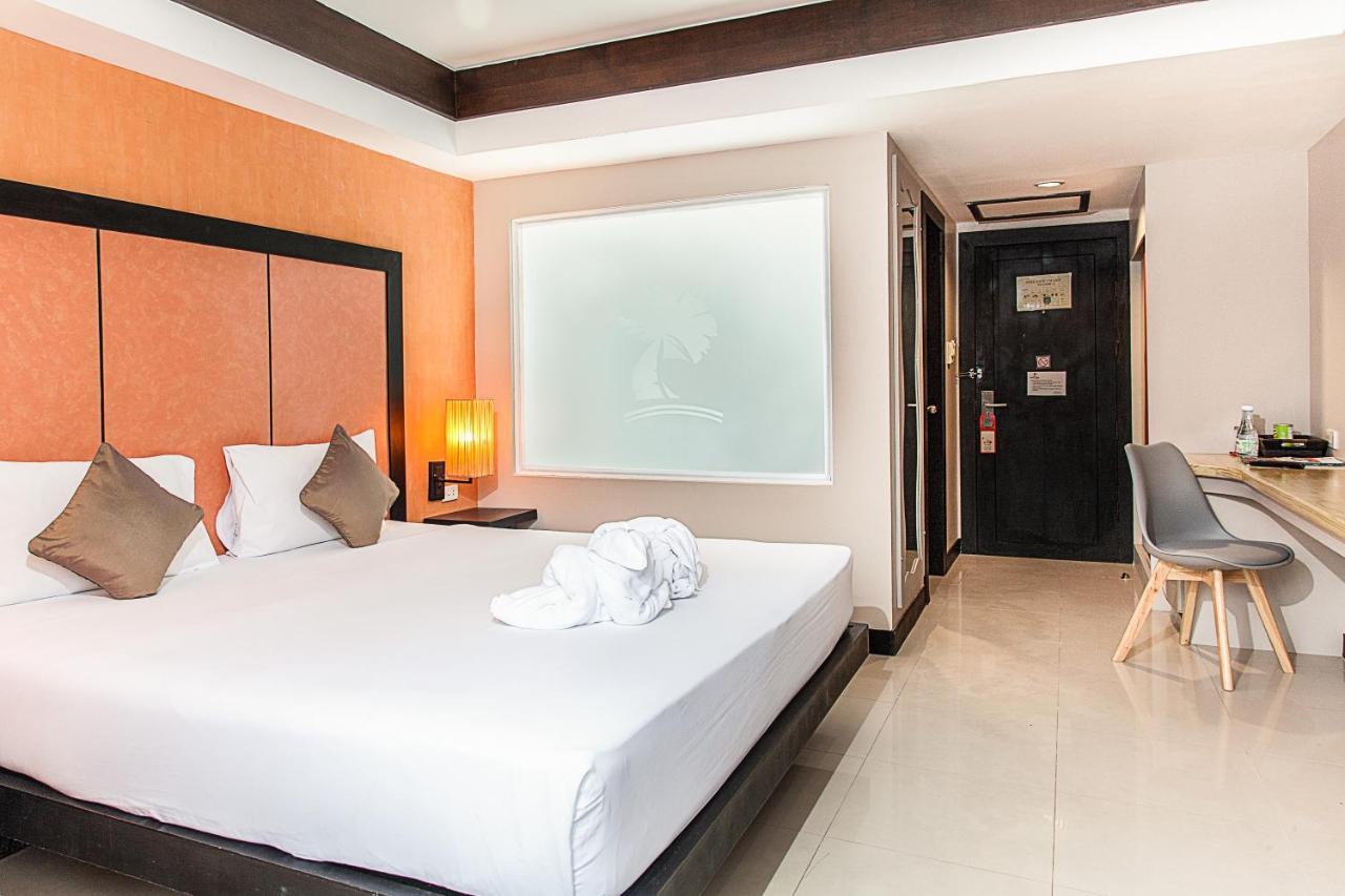 The Royal Palm Beach Front Patong Exterior photo