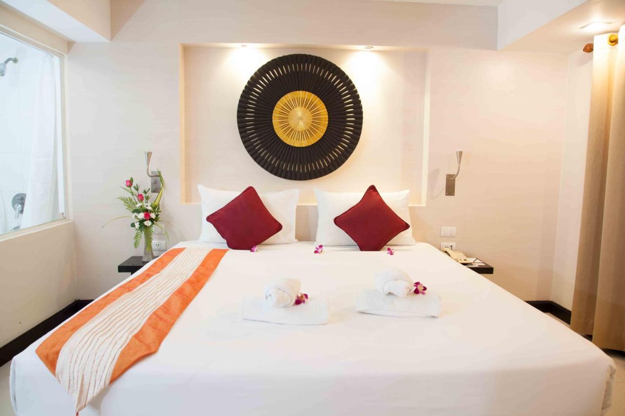The Royal Palm Beach Front Patong Exterior photo