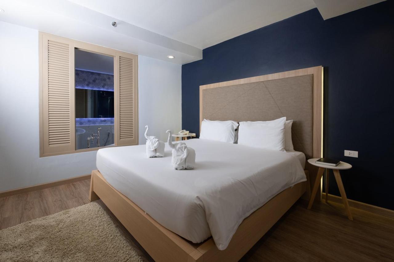 The Royal Palm Beach Front Patong Exterior photo