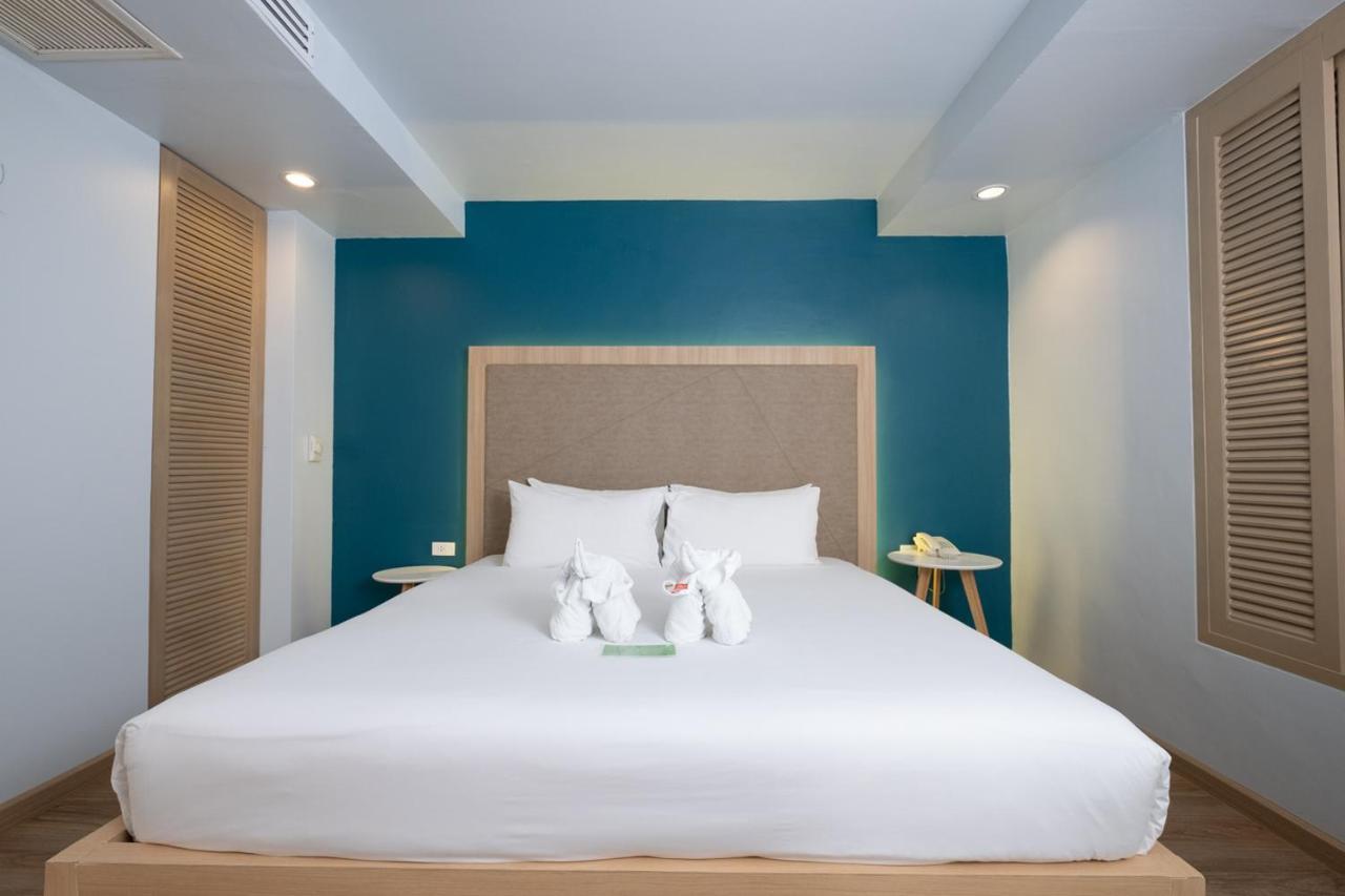 The Royal Palm Beach Front Patong Exterior photo