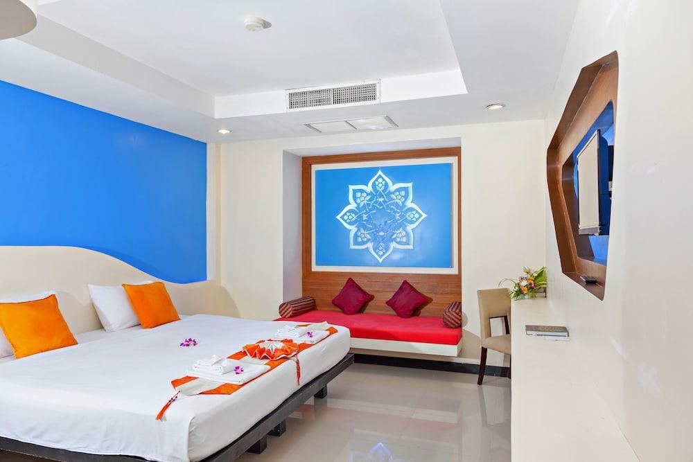The Royal Palm Beach Front Patong Exterior photo